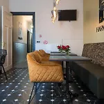 Petite With Wifi, Ac, And Shared Kitchen * טילבורג