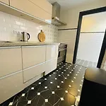 דירה Petite With Wifi, Ac, And Shared Kitchen