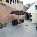 Petite With Wifi, Ac, And Shared Kitchen טילבורג
