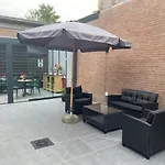 Petite With Wifi, Ac, And Shared Kitchen דירה *