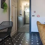 Petite With Wifi, Ac, And Shared Kitchen דירה