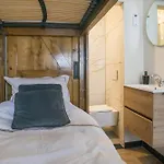 Petite With Wifi, Ac, And Shared Kitchen דירה טילבורג
