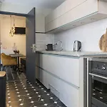 דירה Petite With Wifi, Ac, And Shared Kitchen טילבורג