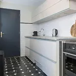 Petite With Wifi, Ac, And Shared Kitchen טילבורג