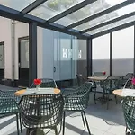 Petite With Wifi, Ac, And Shared Kitchen דירה *