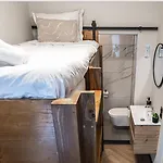 Petite With Wifi, Ac, And Shared Kitchen טילבורג