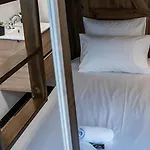 דירה Petite With Wifi, Ac, And Shared Kitchen טילבורג
