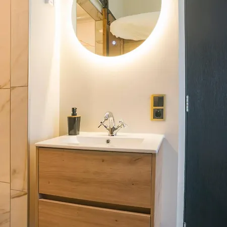 Apartamento Petite With Wifi, Ac, And Shared Kitchen *