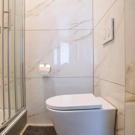 Petite With Wifi, Ac, And Shared Kitchen *