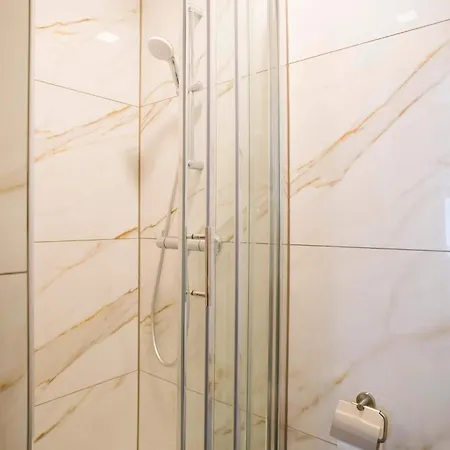 Petite With Wifi, Ac, And Shared Kitchen Apartamento Tilburgo