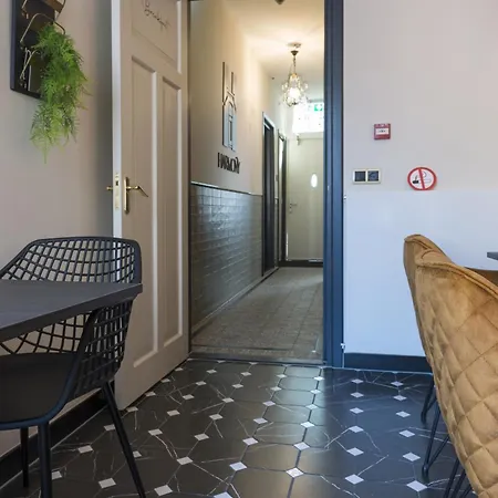 Petite With Wifi, Ac, And Shared Kitchen Apartamento