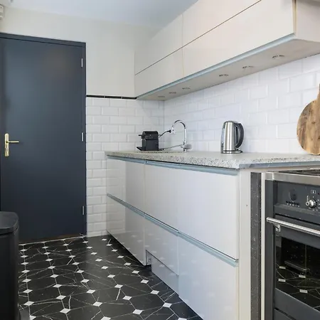 Petite With Wifi, Ac, And Shared Kitchen Tilburg