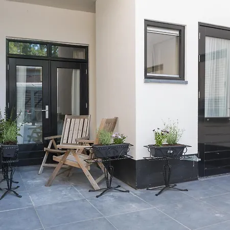 Petite With Wifi, Ac, And Shared Kitchen Apartament