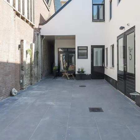 Appartement Petite With Wifi, Ac, And Shared Kitchen
