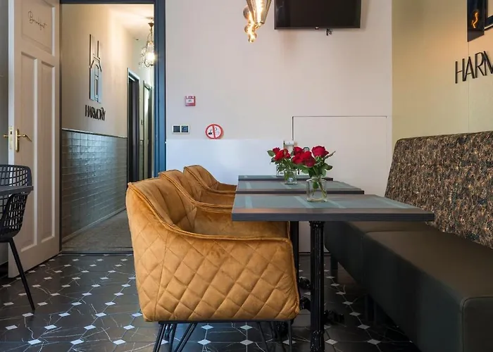 Petite With Wifi, Ac, And Shared Kitchen * 튈뷔르흐