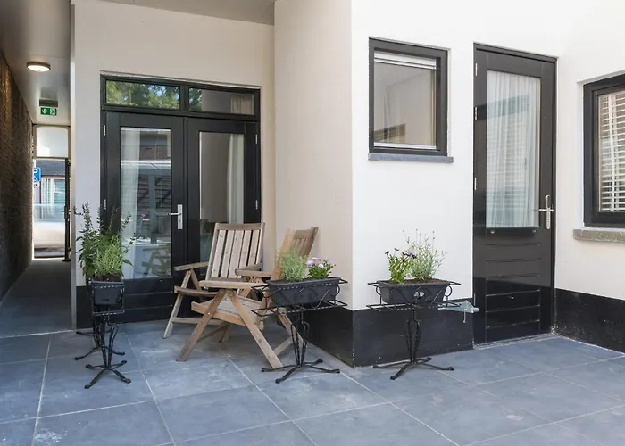 Petite With Wifi, Ac, And Shared Kitchen Apartment