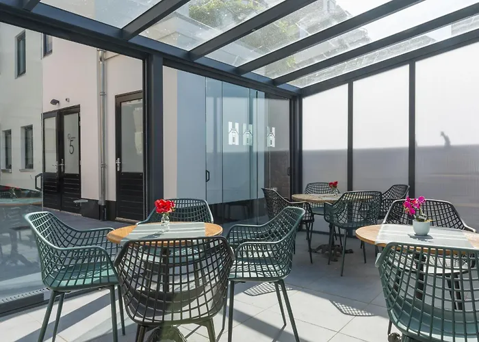 Petite With Wifi, Ac, And Shared Kitchen 아파트 *