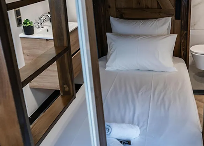 아파트 Petite With Wifi, Ac, And Shared Kitchen 튈뷔르흐