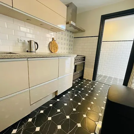 Daire Petite With Wifi, Ac, And Shared Kitchen