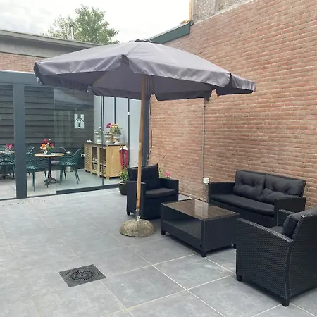 Petite With Wifi, Ac, And Shared Kitchen דירה *