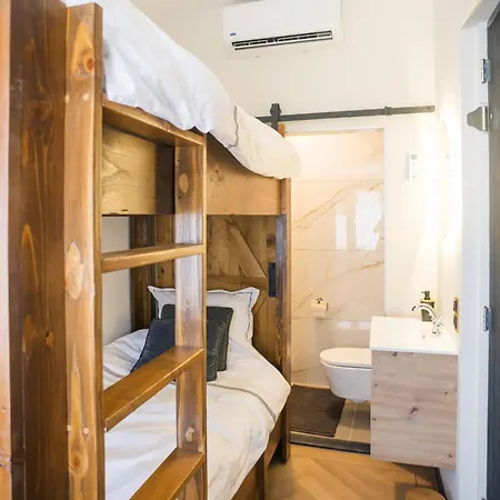 Daire Petite With Wifi, Ac, And Shared Kitchen