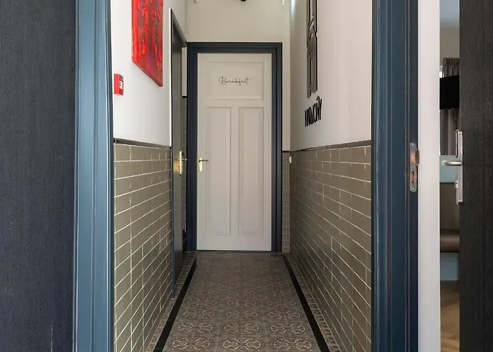 Petite With Wifi, Ac, And Shared Kitchen Apartament